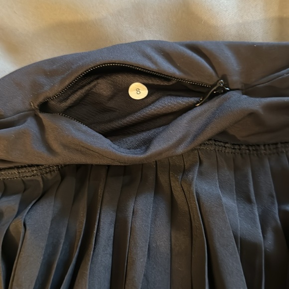Lululemon pleated skort, black, size 8 - Picture 3 of 4